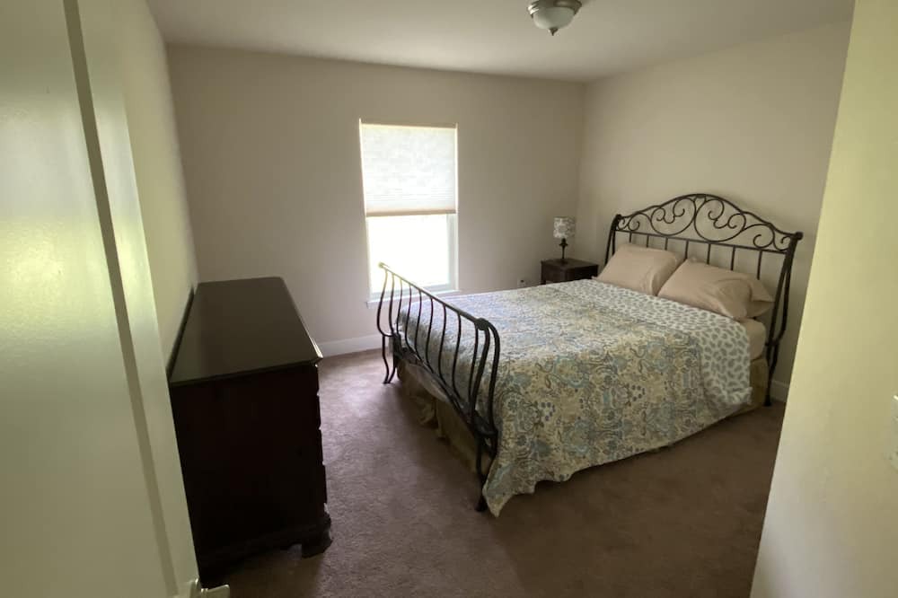 Photo of Bedroom in Mirror Lakes