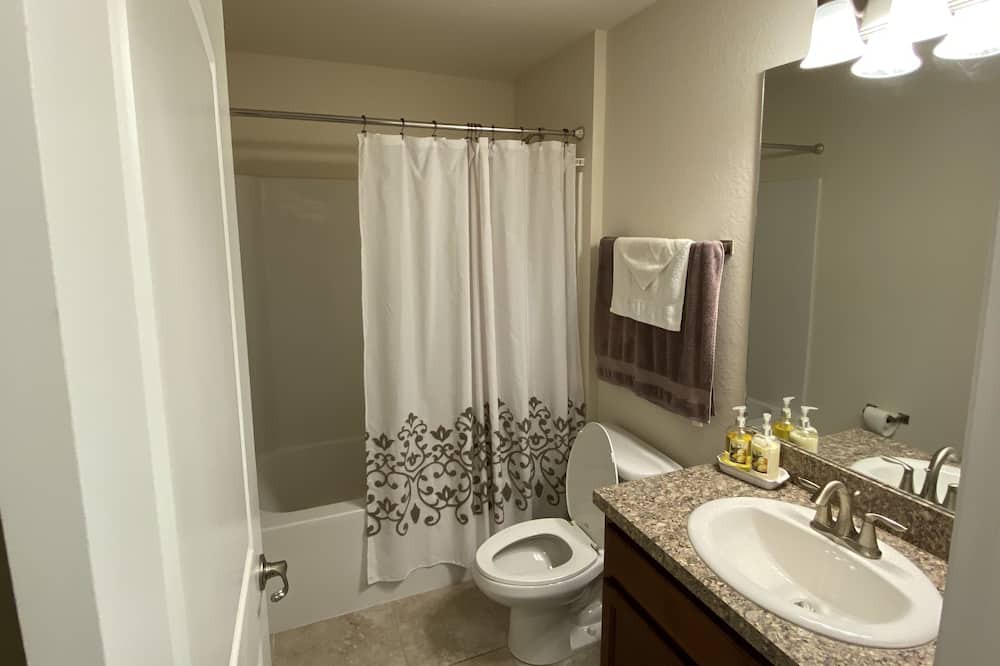 Photo of Bathroom in Mirror Lakes