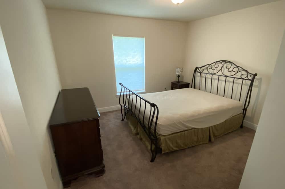 Photo of Bedroom in Mirror Lakes