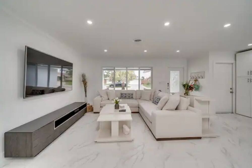 Photo of Livingroom in Cypress Lakes