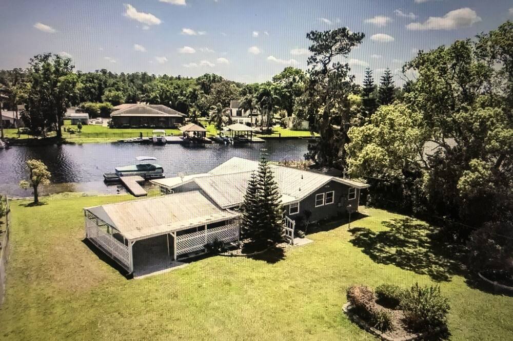 Photo of Outdoor in Lake Padgett Estates