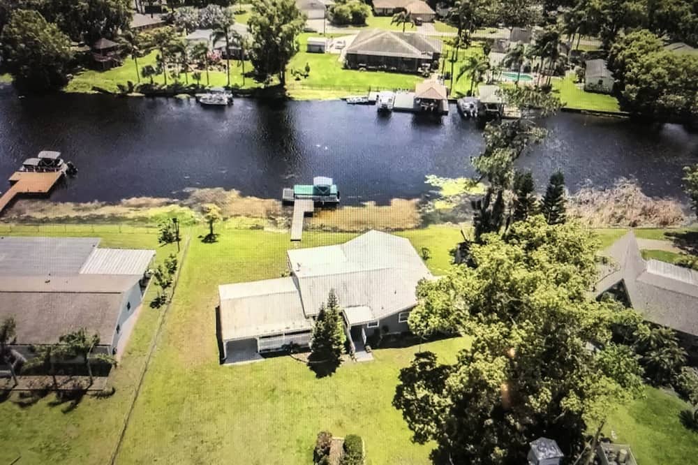 Photo of Outdoor in Lake Padgett Estates