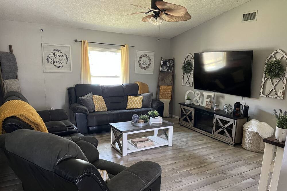 Photo of Livingroom in Port Saint John