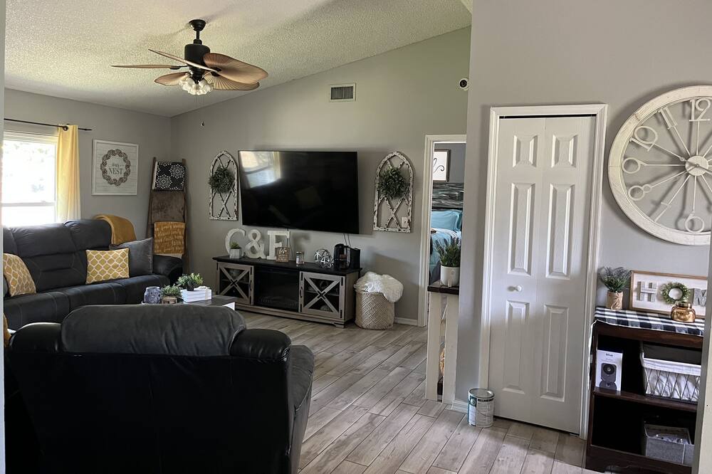 Photo of Livingroom in Port Saint John