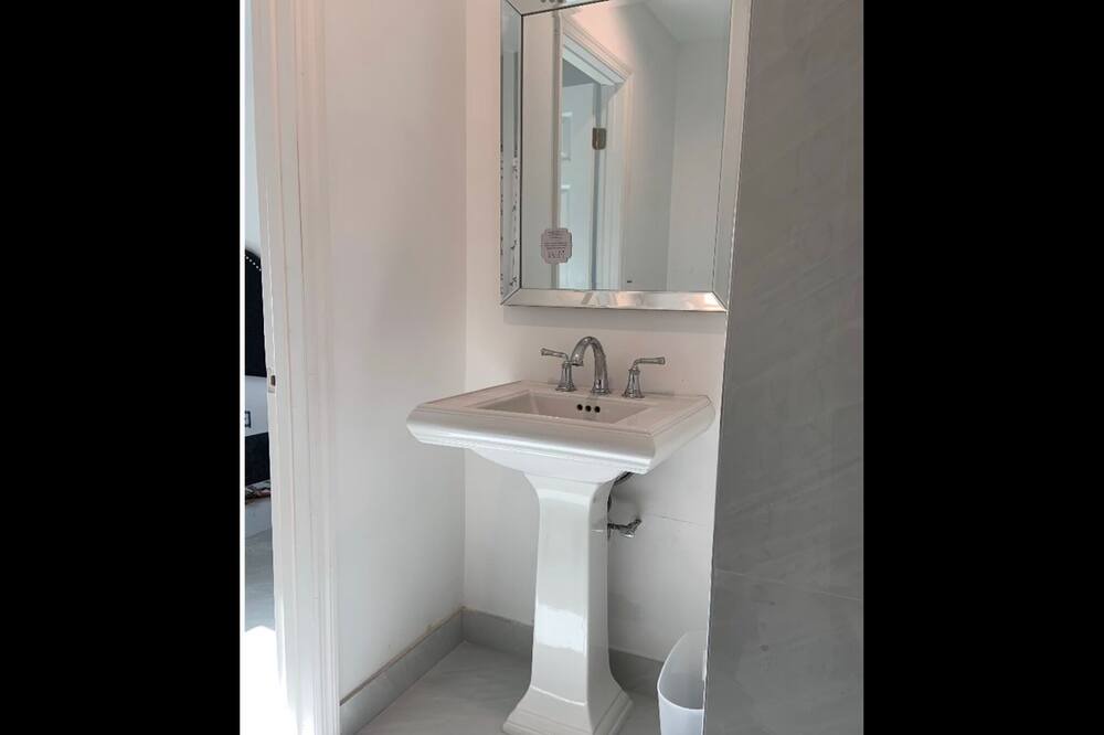Photo of Bathroom in Sandalfoot Cove