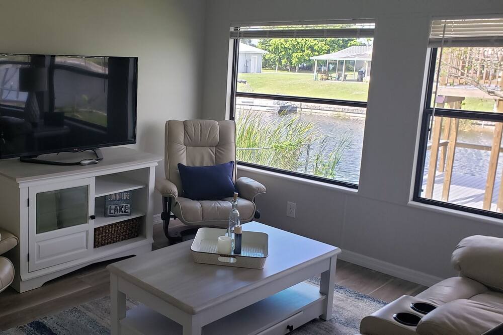 Photo of Livingroom in Taylor Creek