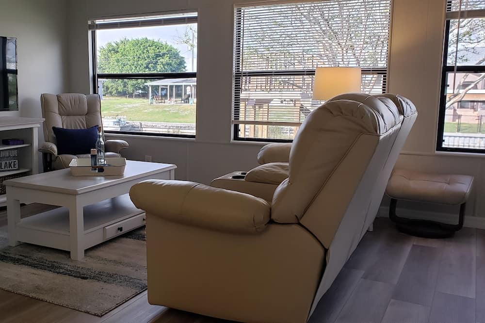 Photo of Livingroom in Taylor Creek