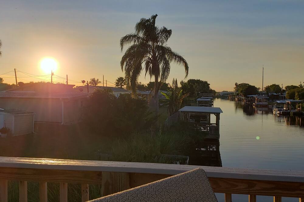 Photo of Patio Balcony in Taylor Creek