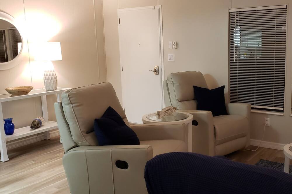 Photo of Livingroom in Taylor Creek