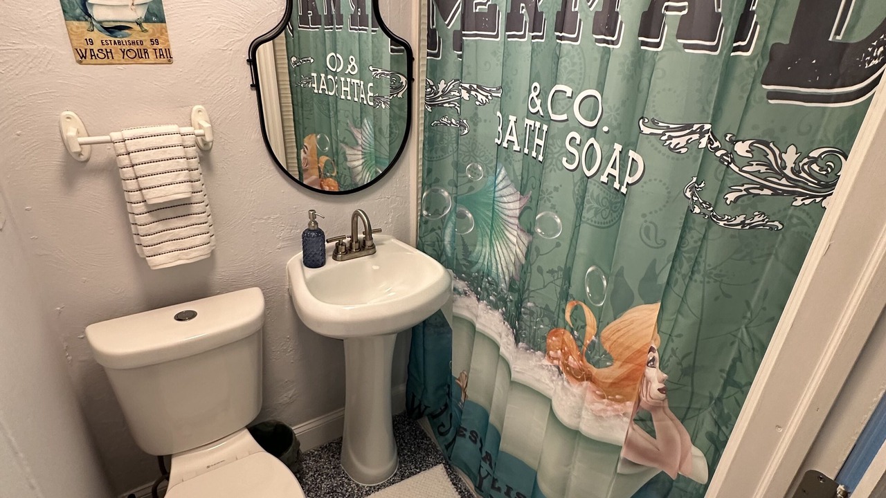 Photo of Bathroom in Weeki Wachee Gardens