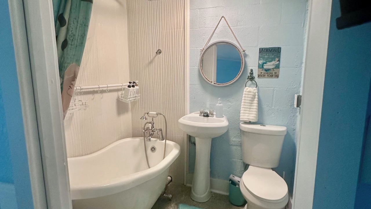 Photo of Bathroom in Weeki Wachee Gardens
