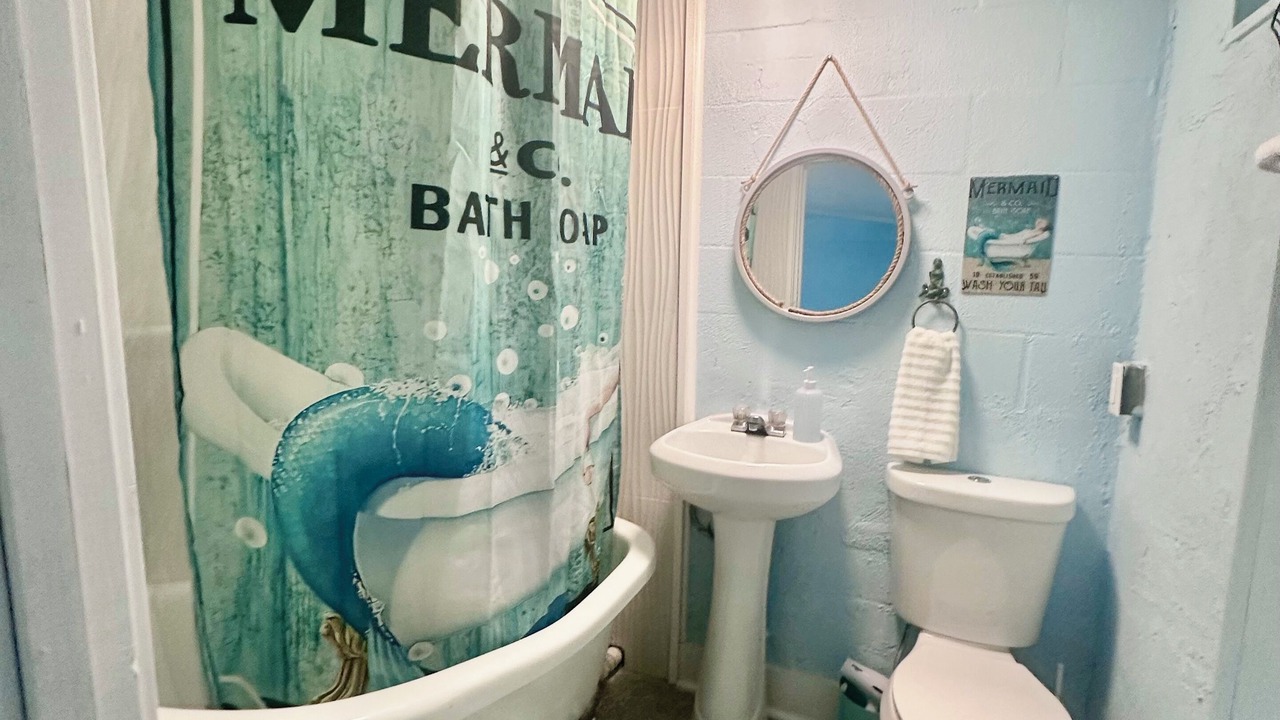 Photo of Bathroom in Weeki Wachee Gardens