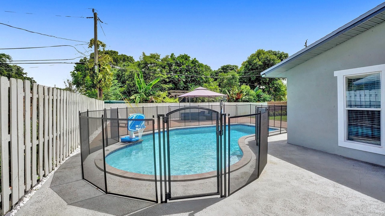 Photo of Outdoor in Sandalfoot Cove