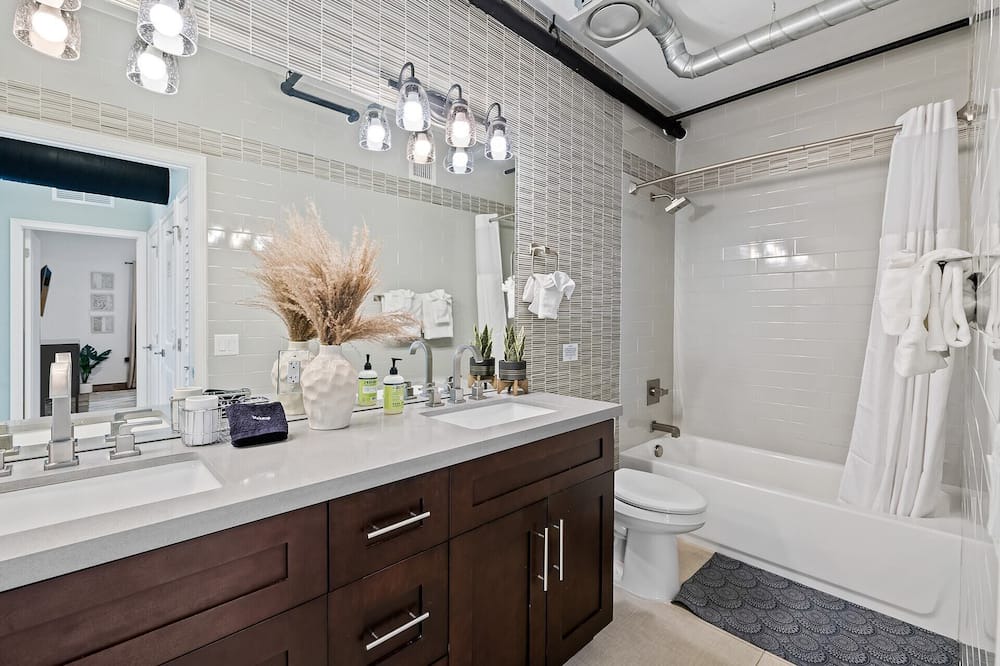 Photo of Bathroom in Wilton Manors