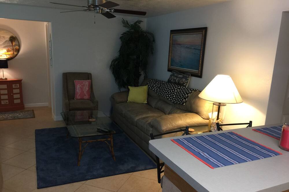 Photo of Livingroom in Gulf Coast Acres