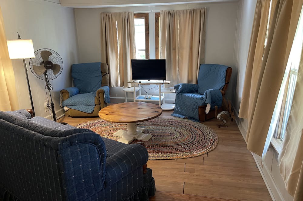Photo of Livingroom in Chiefland
