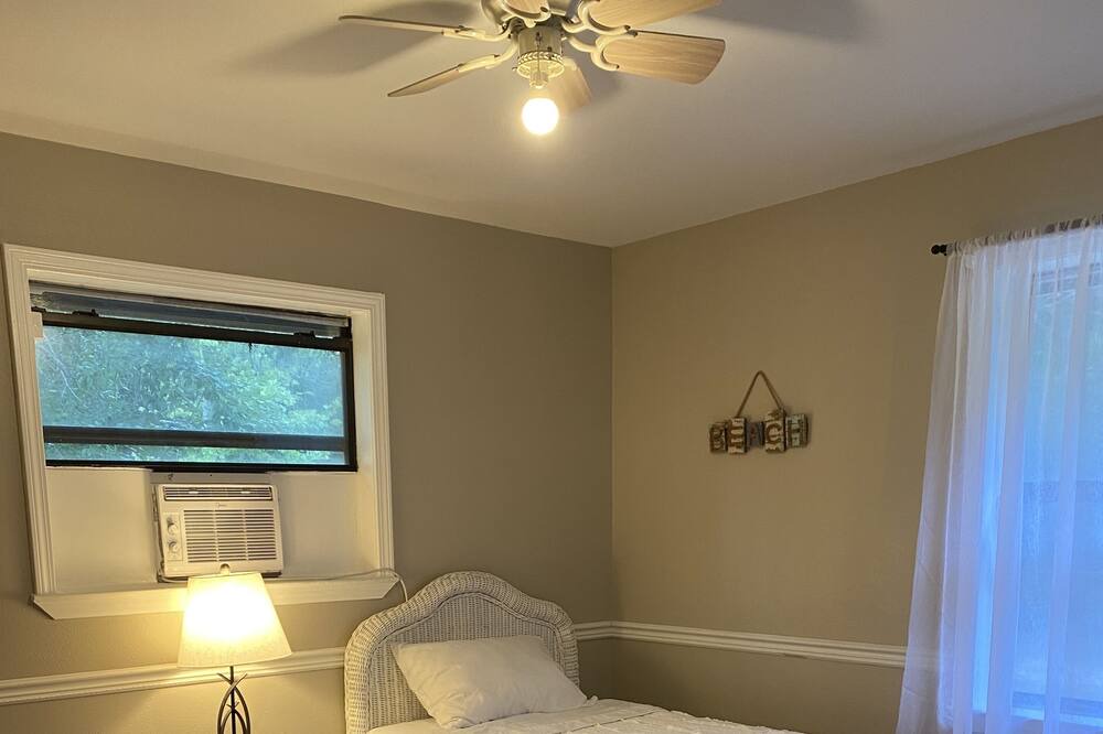 Photo of Bedroom in De Funiak Springs