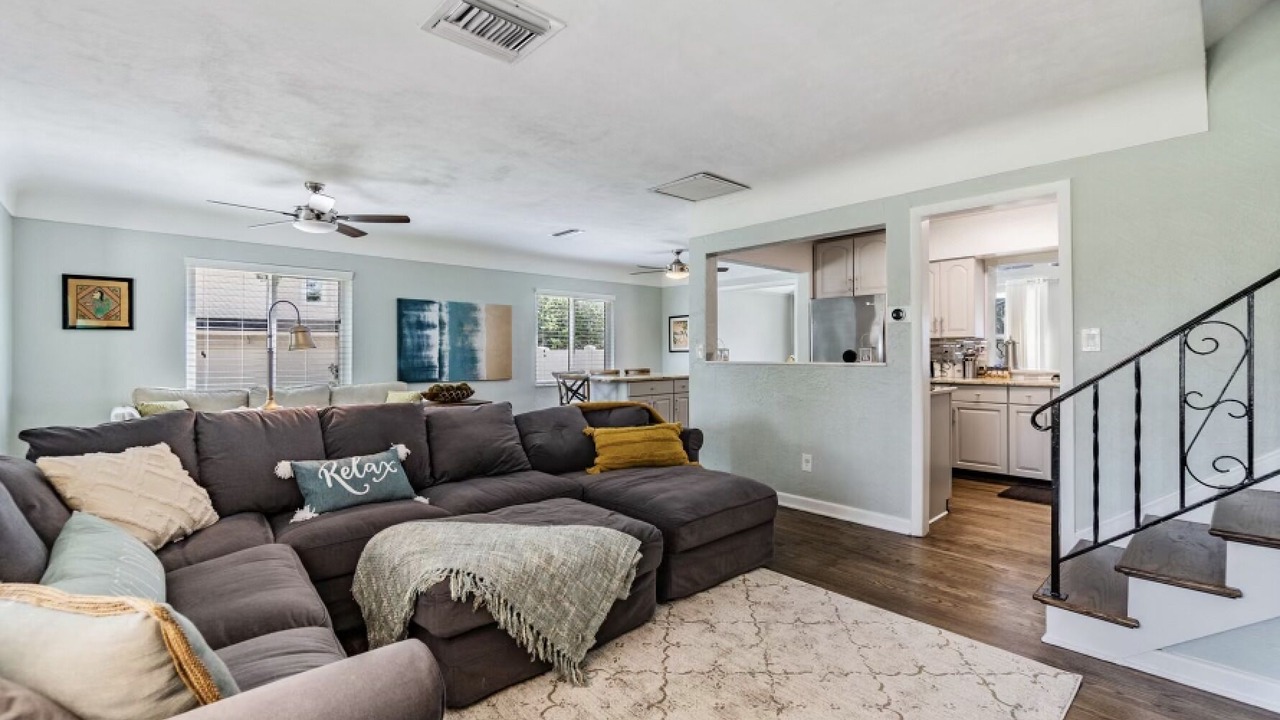 Photo of Livingroom in Snell Isle