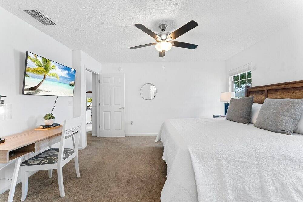 Photo of Bedroom in Sandalwood