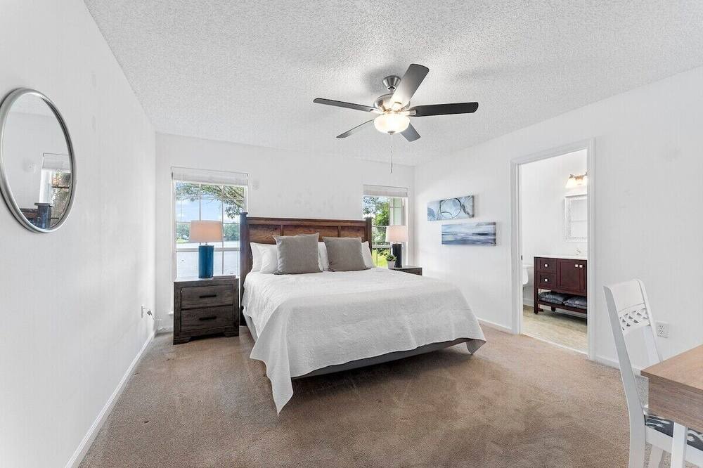 Photo of Bedroom in Sandalwood