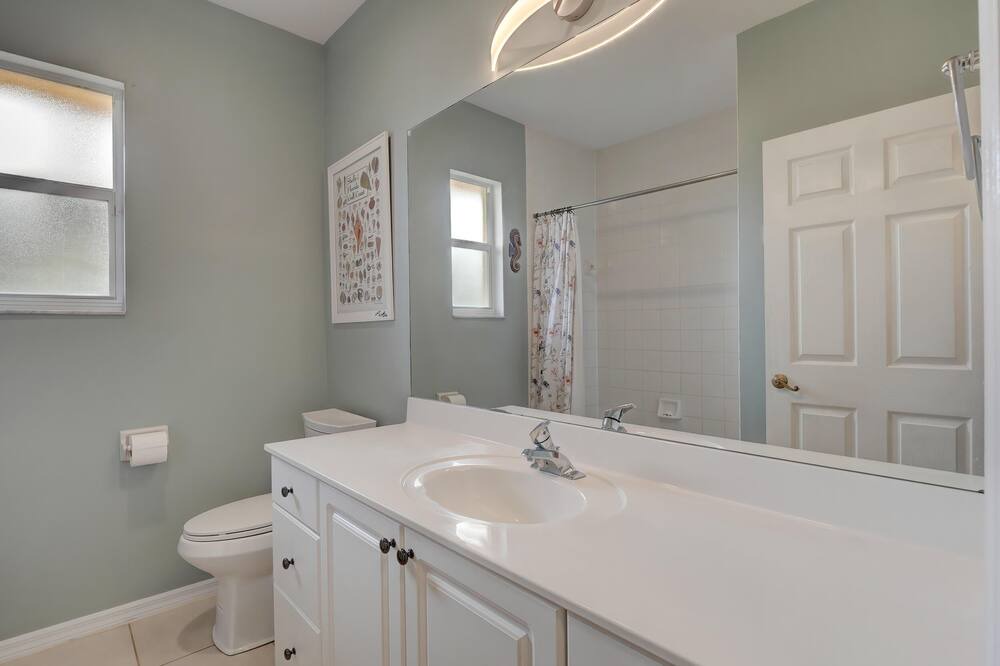 Photo of Bathroom in Golden Gate