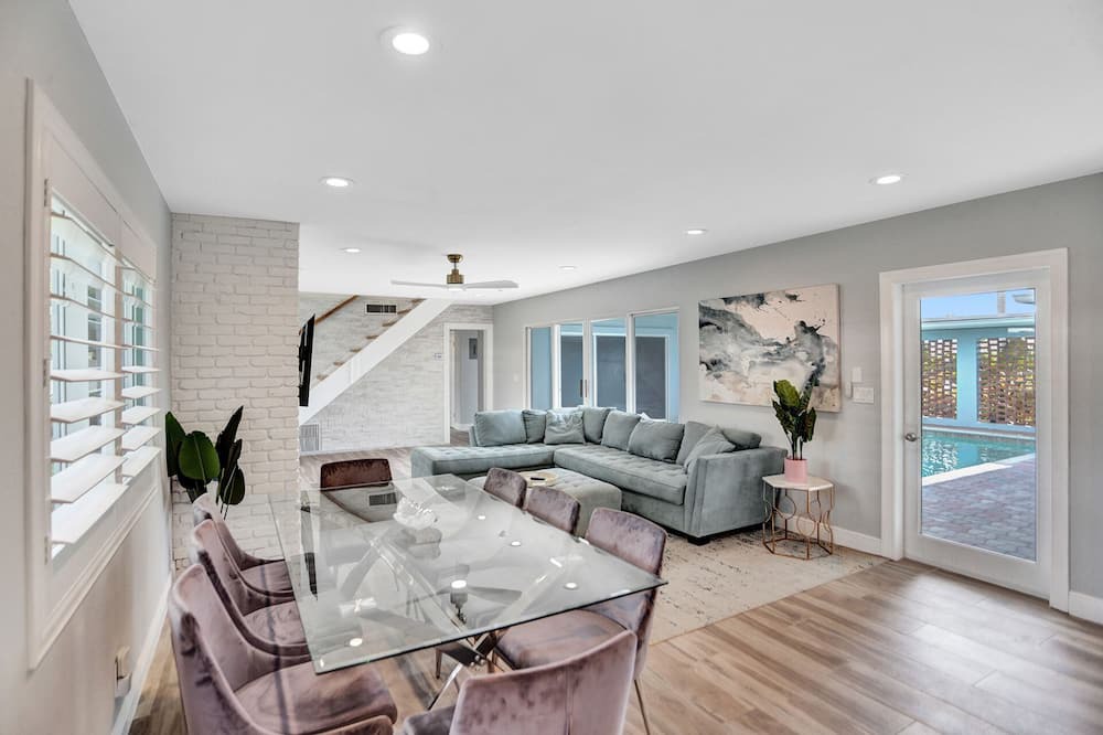 Photo of Livingroom in Cypress Lakes
