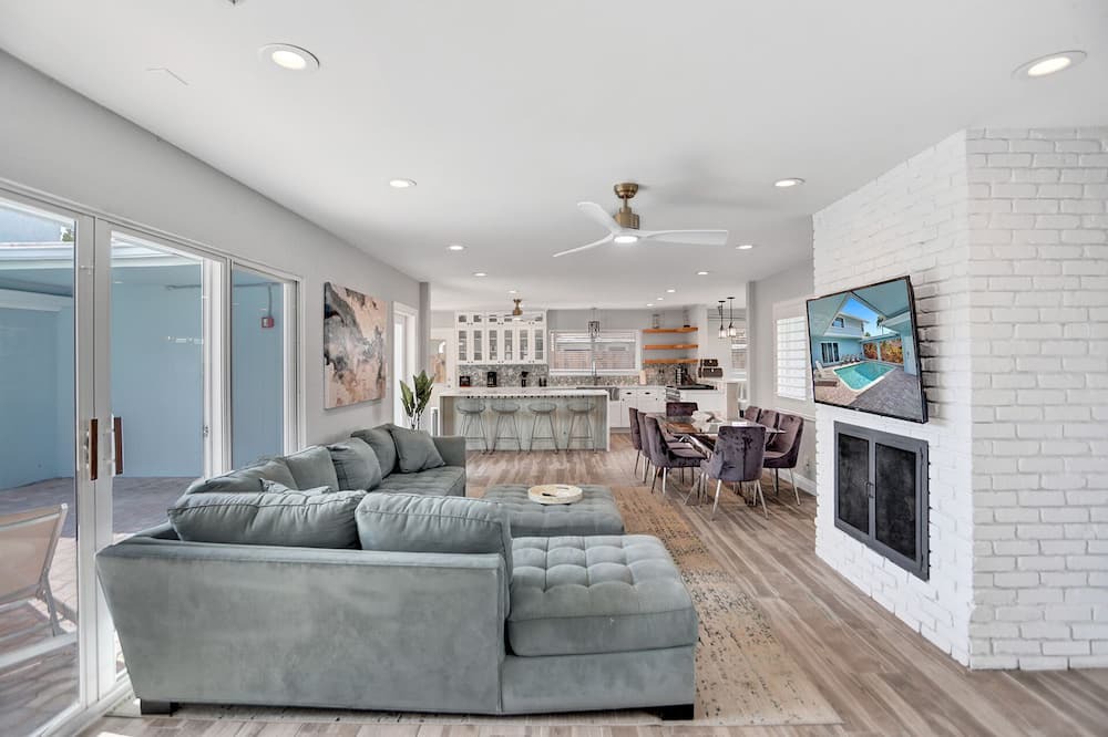 Photo of Livingroom in Cypress Lakes