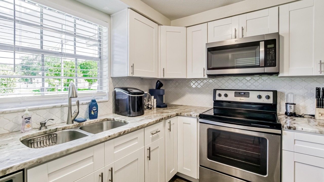 Photo of Kitchen in Carver City - Lincoln Gardens