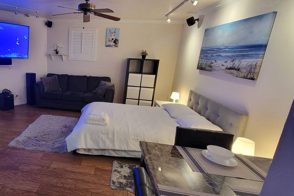 Photo of Bedroom in Azalea Park