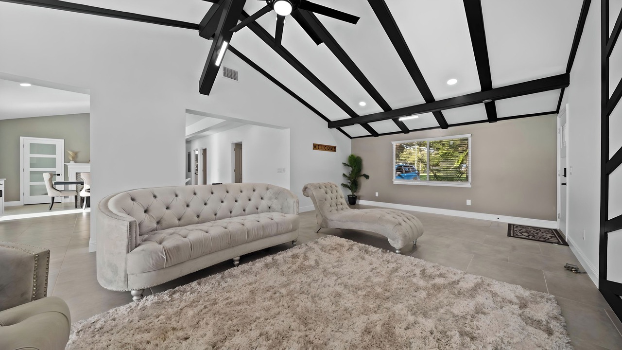 Photo of Livingroom in Bearss Plaza