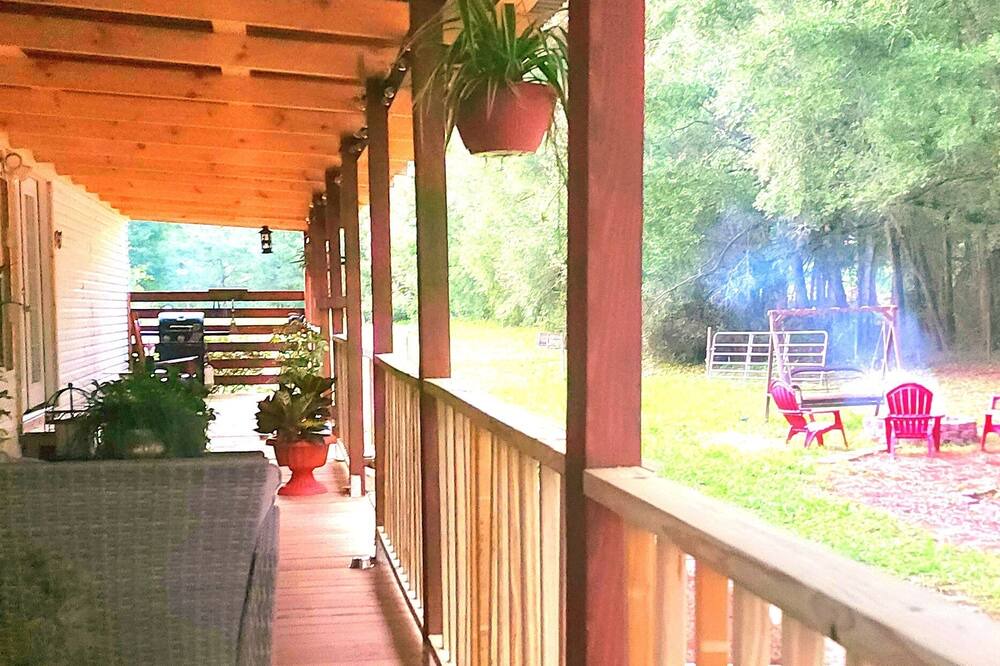 Photo of Patio Balcony in Bell