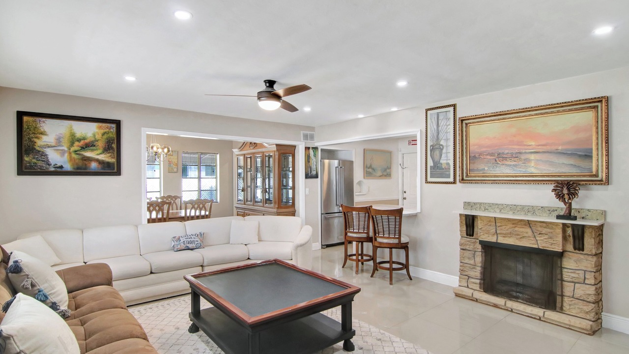 Photo of Livingroom in Riviera Beach