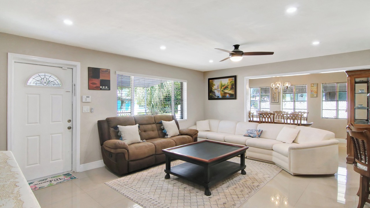 Photo of Livingroom in Riviera Beach