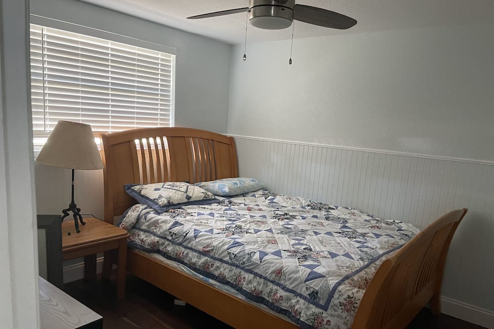 Photo of Bedroom in Jasmine Lakes