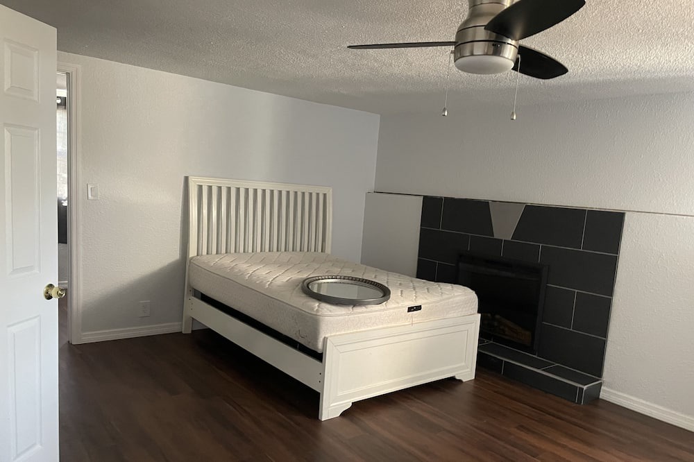Photo of Bedroom in Jasmine Lakes