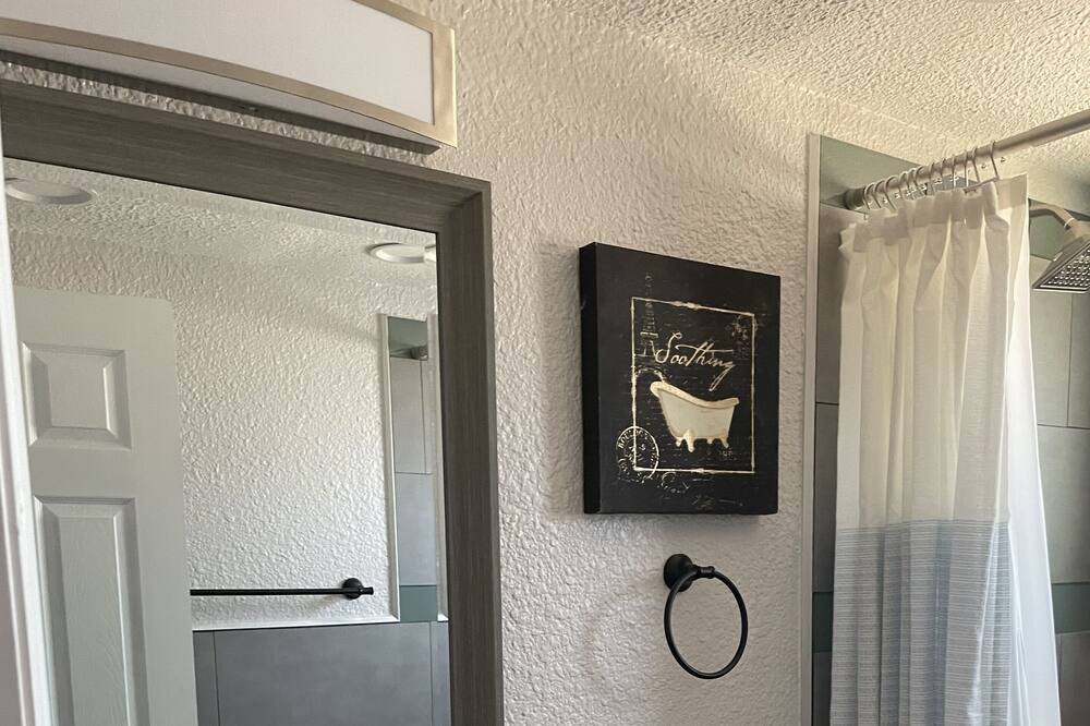 Photo of Bathroom in Jasmine Lakes