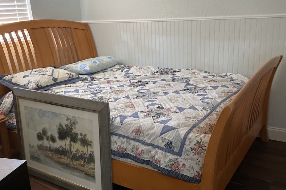 Photo of Bedroom in Jasmine Lakes