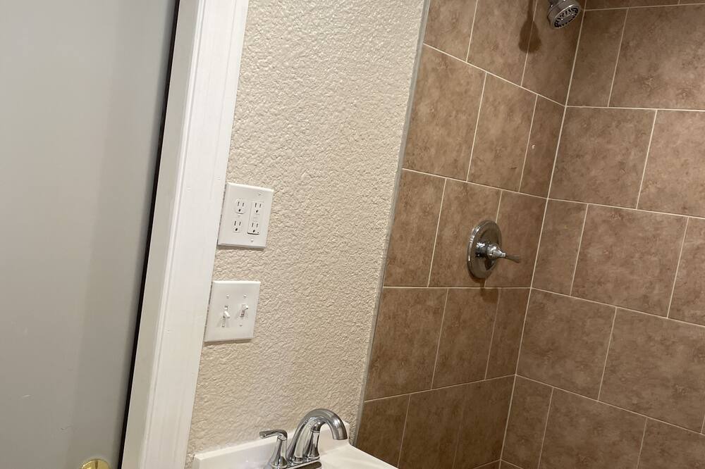 Photo of Bathroom in Jasmine Lakes
