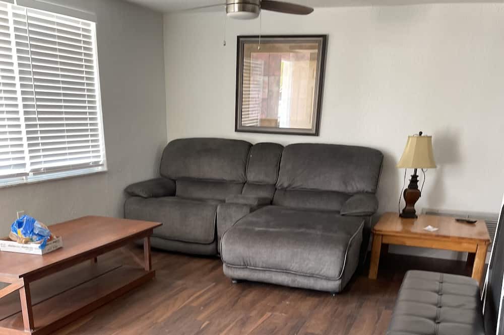 Photo of Livingroom in Jasmine Lakes