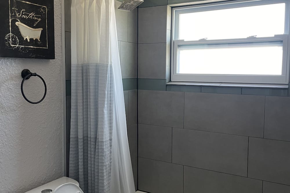 Photo of Bathroom in Jasmine Lakes