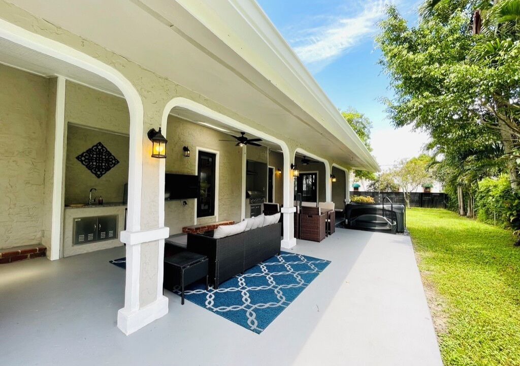 Photo of Patio Balcony in Sailboat Bend