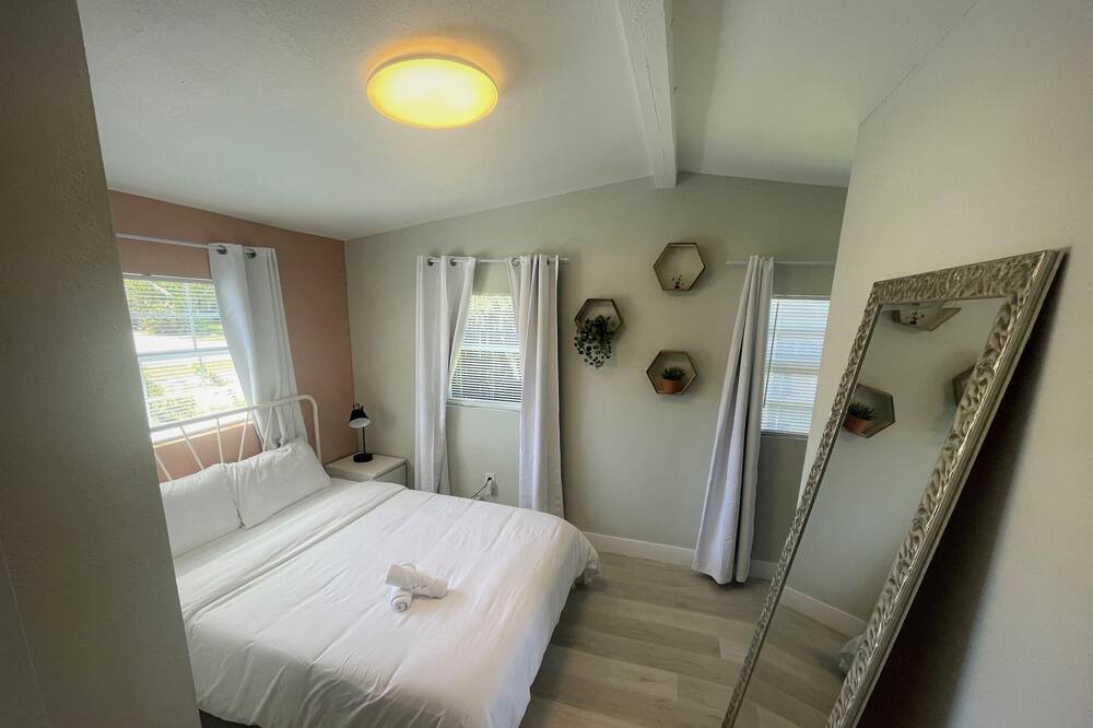 Photo of Bedroom in Pompano Beach