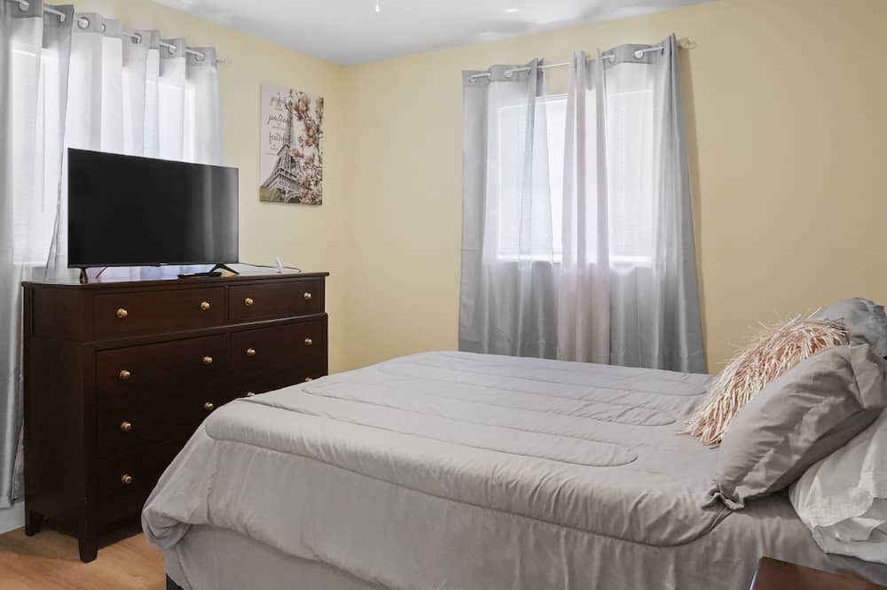 Photo of Bedroom in Riviera Beach