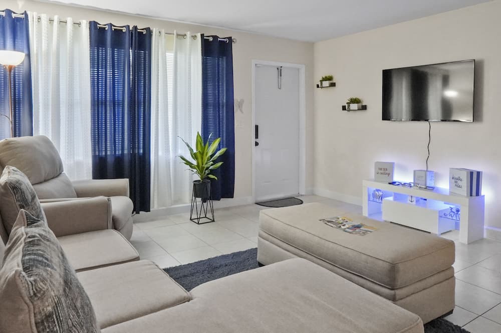 Photo of Livingroom in Riviera Beach