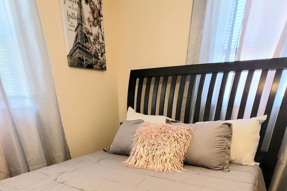 Photo of Bedroom in Riviera Beach