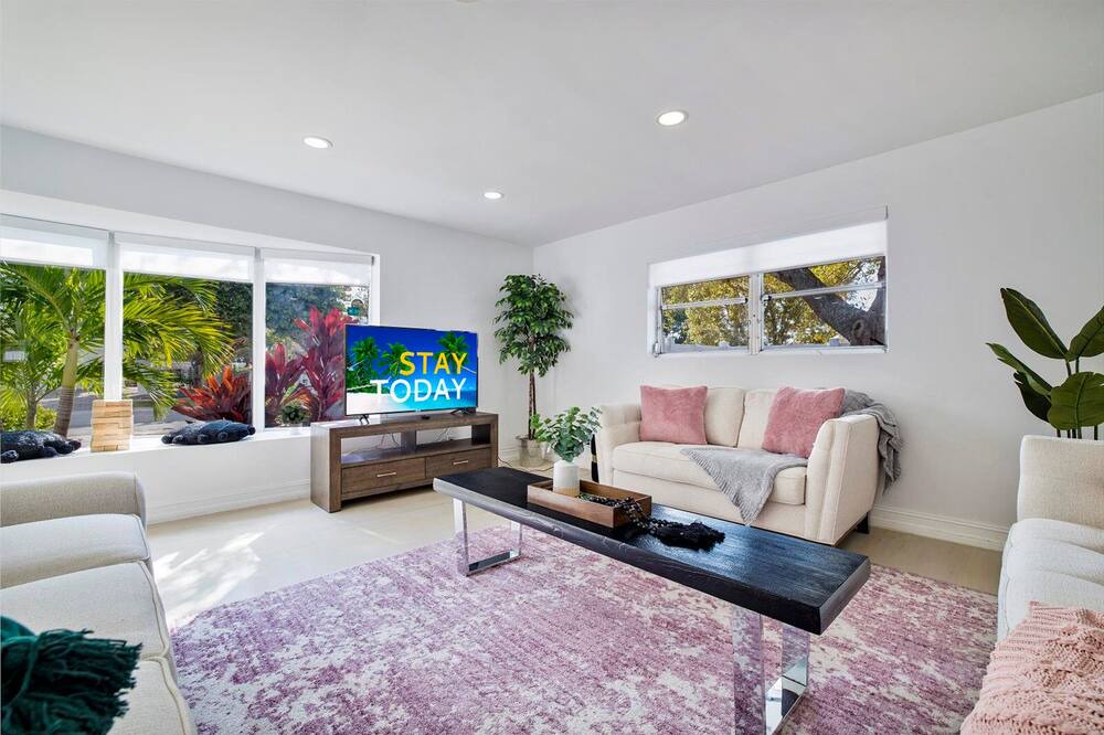 Photo of Livingroom in Imperial Point