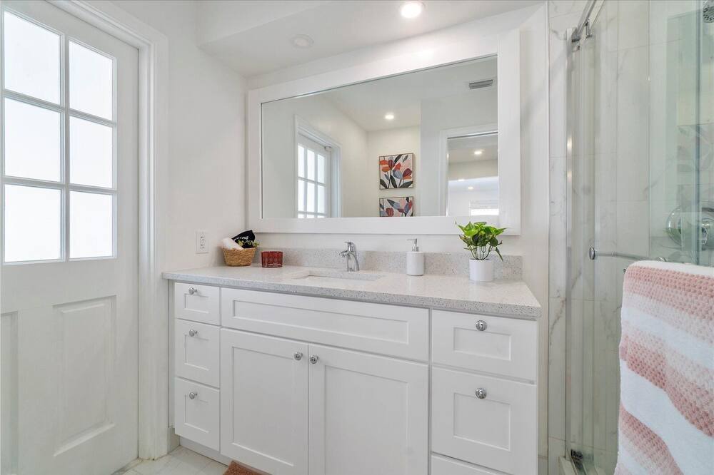 Photo of Bathroom in Imperial Point
