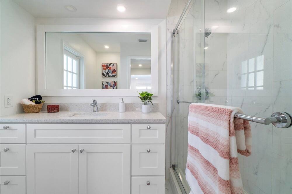 Photo of Bathroom in Imperial Point