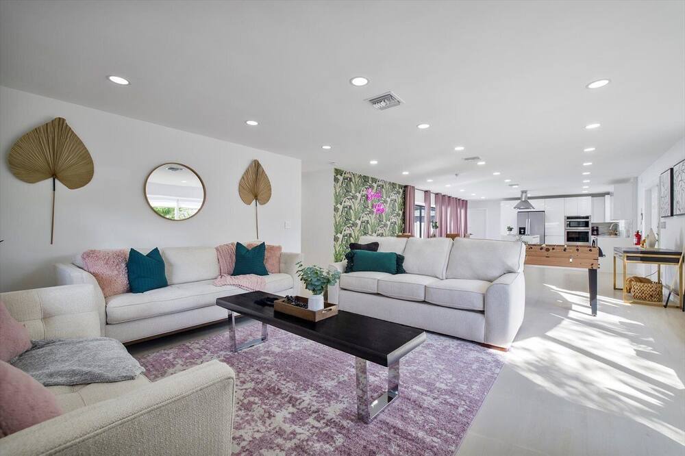 Photo of Livingroom in Imperial Point