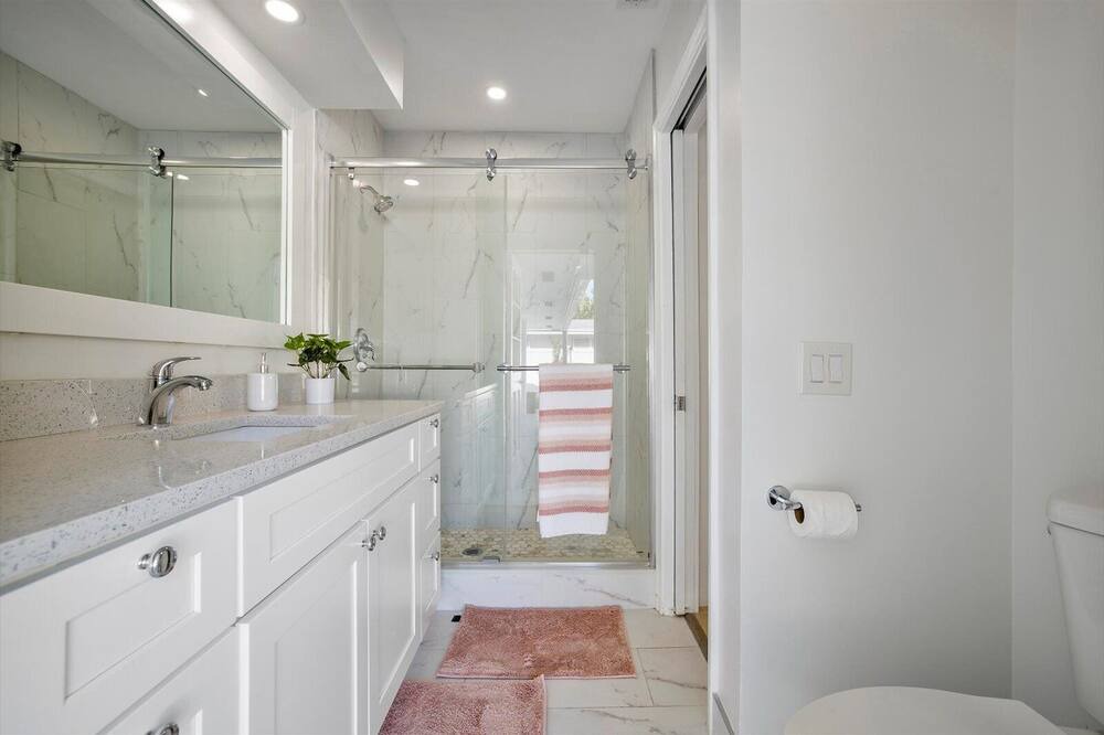 Photo of Bathroom in Imperial Point